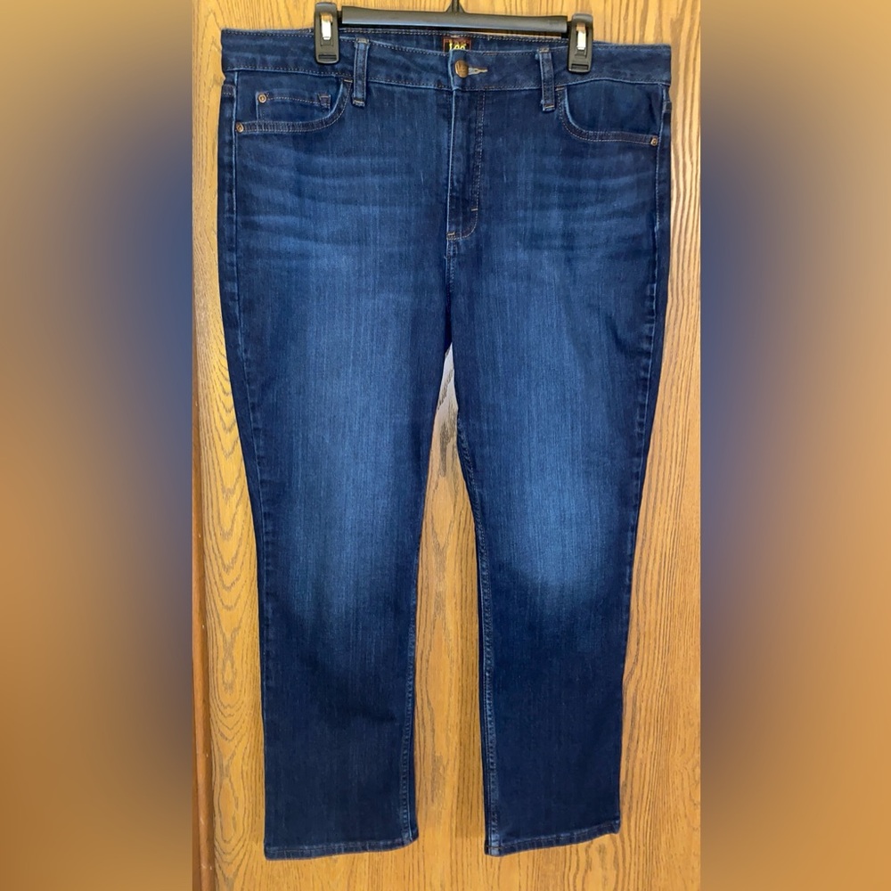 Lee Women’s Dark Wash, Straight Leg Blue Jeans, sz 18 Short